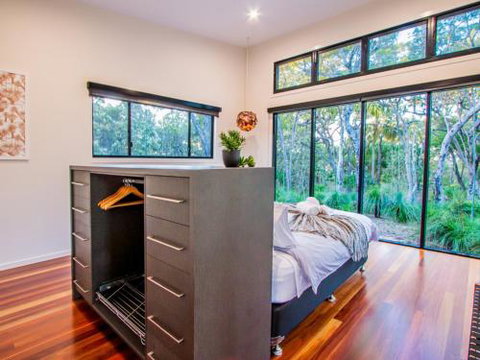 42 Noosa Parade - Accommodation Rockhampton 2