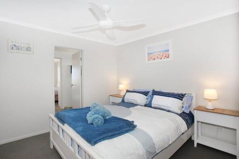 BEACH SHOPS & FABULOUS VACATION HOME! - Accommodation Rockhampton 4