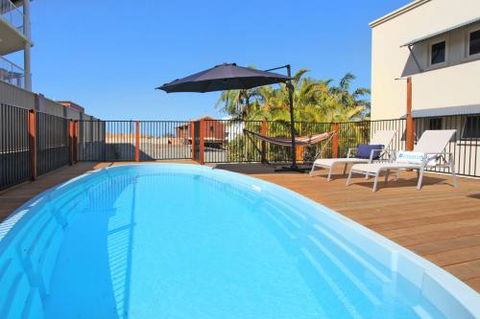 BEACH SHOPS & FABULOUS VACATION HOME! - Accommodation Rockhampton 6