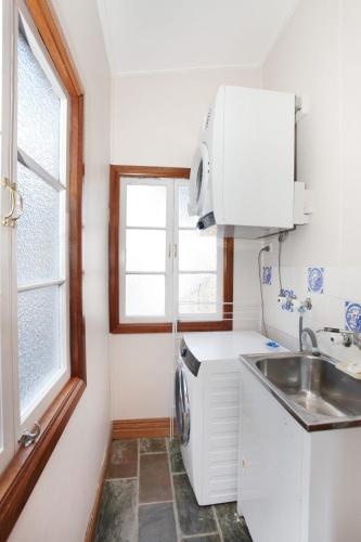 BEACH SHOPS & FABULOUS VACATION HOME! - Accommodation Rockhampton 5