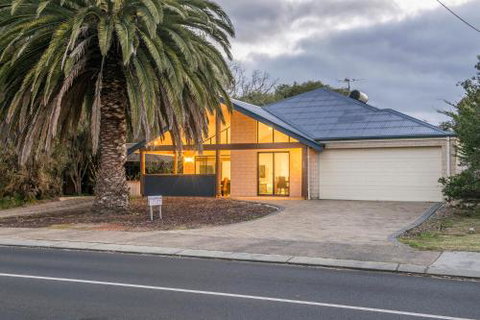 Snoozeaway - Accommodation Rockhampton 0