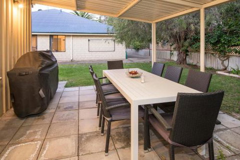 Snoozeaway - Accommodation Rockhampton 1