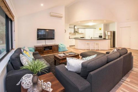 Snoozeaway - Accommodation Rockhampton 2