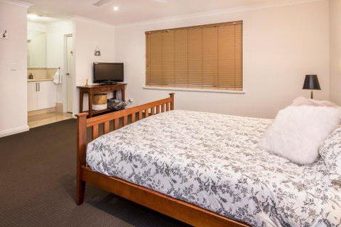 Snoozeaway - Accommodation Rockhampton 4