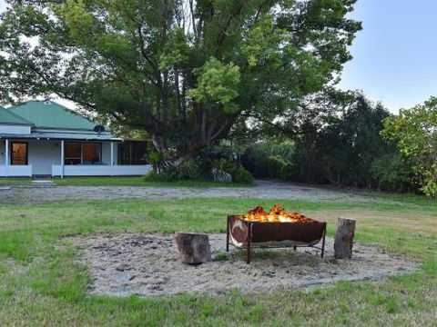 Tabitha Hill Cottage - Accommodation Rockhampton 0