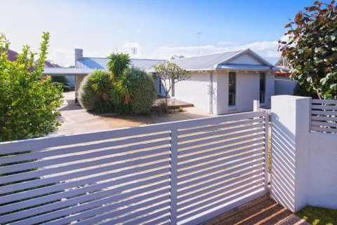 GIFFORD HOUSE - Accommodation Rockhampton 1