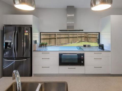Waves Tropicana Clifton Bea - Accommodation Rockhampton 3