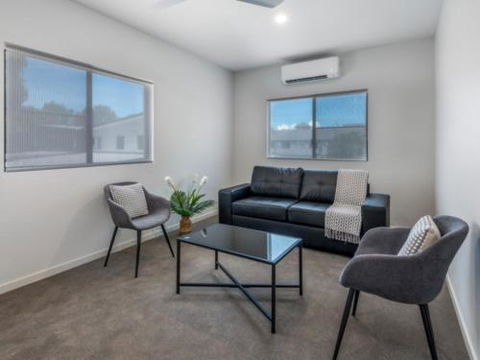 Waves Tropicana Clifton Bea - Accommodation Rockhampton 0