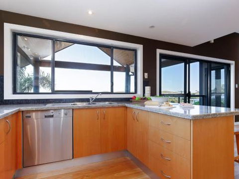 Venabu On Garuwa 20 Garuwa Street Spectacular House With Fabulous Views - Accommodation Rockhampton 5