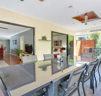 Aussie Beach House - Accommodation Rockhampton