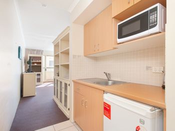 Whitesands Unit 213 Shoal Bay Road - Accommodation Rockhampton 2