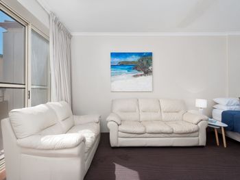 Whitesands Unit 213 Shoal Bay Road - Accommodation Rockhampton 5