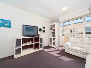 Whitesands Unit 213 Shoal Bay Road - Accommodation Rockhampton 4
