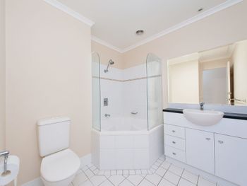 Whitesands Unit 213 Shoal Bay Road - Accommodation Rockhampton 3