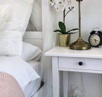 Cozy Apartment with Riverside Views - Accommodation Rockhampton
