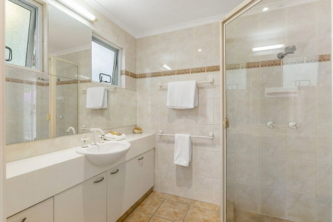 Stylish Apartment With Stunning Views Unit 7 Taralla 16 18 Edgar Bennett Avenue Noosa Heads - Accommodation Rockhampton 2