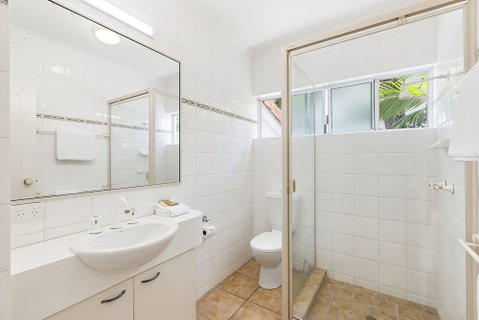 Stylish Apartment With Stunning Views Unit 7 Taralla 16 18 Edgar Bennett Avenue Noosa Heads - Accommodation Rockhampton 4