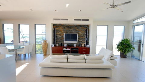 Whitsunday Views - Accommodation Rockhampton 3