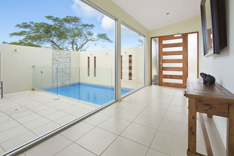 Whitsunday Views - Accommodation Rockhampton 0