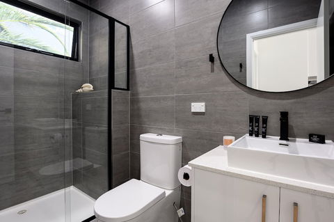 CARLISLE Bright Townhouse In Great Location - Accommodation Rockhampton 1