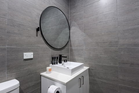 CARLISLE Bright Townhouse In Great Location - Accommodation Rockhampton 0