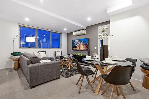 NEO Apartments Holidays Gold Coast - Accommodation Rockhampton 4