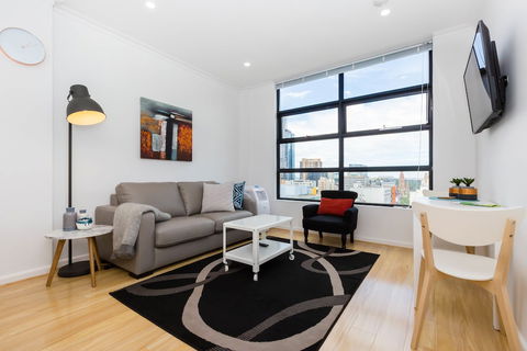 ROLAND, 1BDR Melbourne Apartment - Accommodation Rockhampton 4