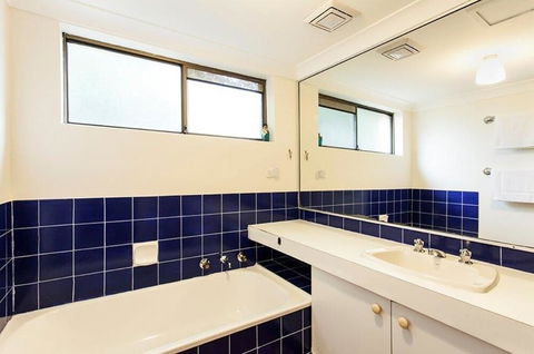 The Apartment Service RAND2 - Accommodation Rockhampton 4