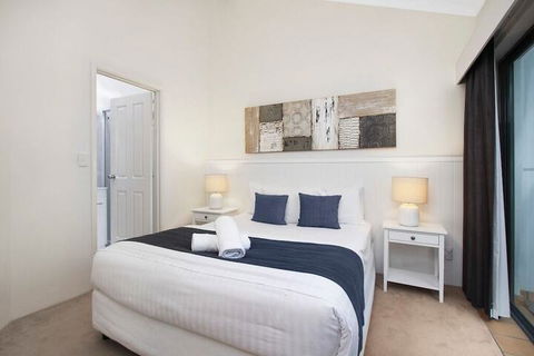 Pine Court Apartments - Accommodation Rockhampton 7