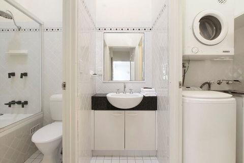 Pine Court Apartments - Accommodation Rockhampton 3