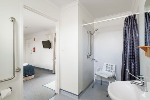 Tin Can Bay's Sleepy Lagoon Motel - Accommodation Rockhampton 2