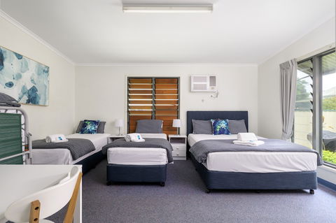 Tin Can Bay's Sleepy Lagoon Motel - Accommodation Rockhampton 3