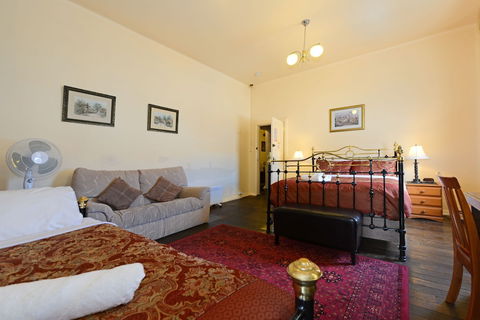 Edinburgh Gallery Bed & Breakfast - Accommodation Rockhampton 3