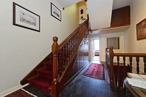 Edinburgh Gallery Bed & Breakfast - Accommodation Rockhampton 2
