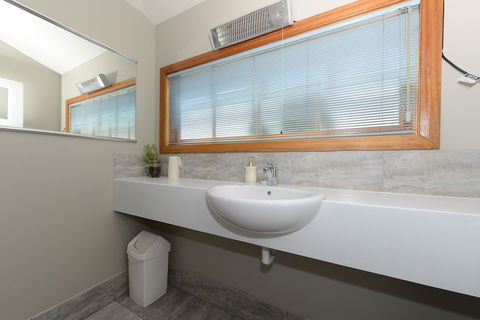 Edinburgh Gallery Bed & Breakfast - Accommodation Rockhampton 4