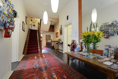Edinburgh Gallery Bed & Breakfast - Accommodation Rockhampton 0