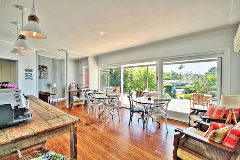Dolphin Sands - Accommodation Rockhampton 1