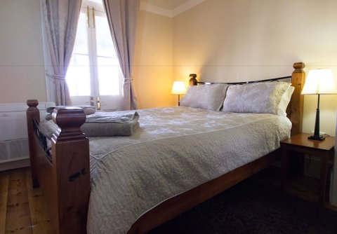 Royal Apartments - Accommodation Rockhampton 4