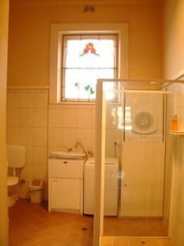 Royal Apartments - Accommodation Rockhampton 1