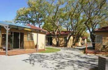 Kickback Cottages - Accommodation Rockhampton 4