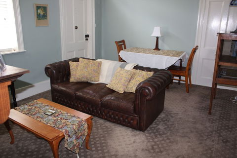 Westbury Gingerbread Cottages - Accommodation Rockhampton 4