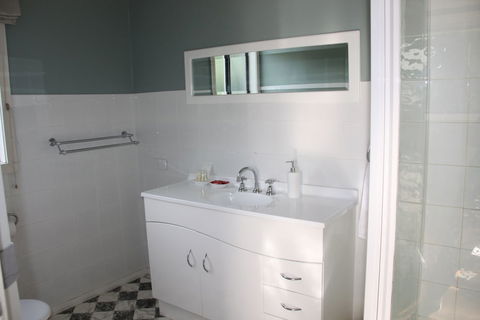 Westbury Gingerbread Cottages - Accommodation Rockhampton 6