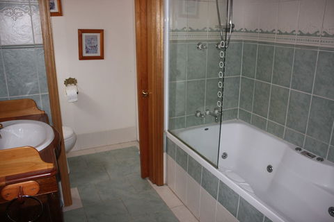 Westbury Gingerbread Cottages - Accommodation Rockhampton 2