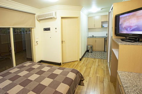 Cattrall Park Motel - Accommodation Rockhampton 2