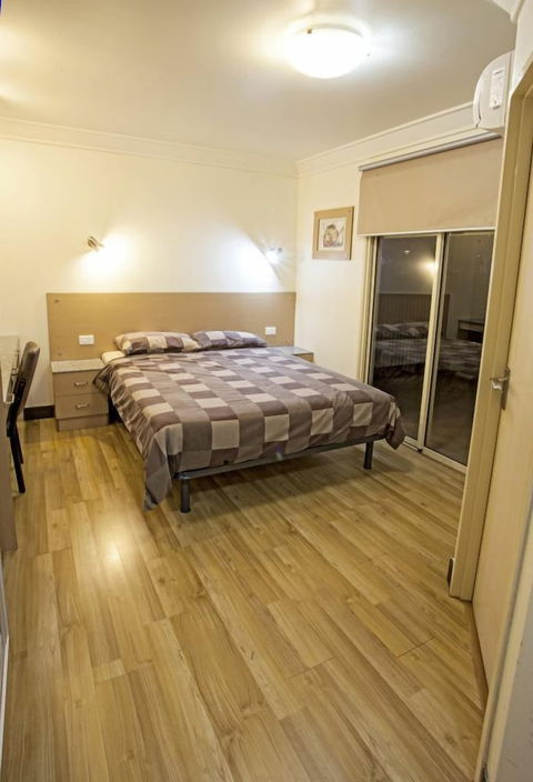 Cattrall Park Motel - Accommodation Rockhampton 1