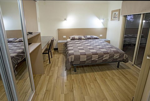Cattrall Park Motel - Accommodation Rockhampton 3