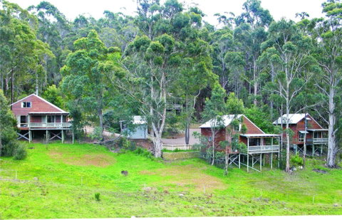 Karma Chalets - Accommodation Rockhampton 0