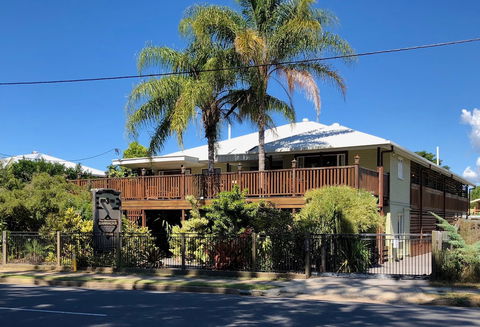 Five 3 Five - The Beachside Barracks - Accommodation Rockhampton 2