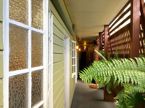 Five 3 Five - The Beachside Barracks - Accommodation Rockhampton 3