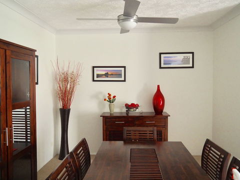 Oceanside Cove Holiday Apartments - Accommodation Rockhampton 4